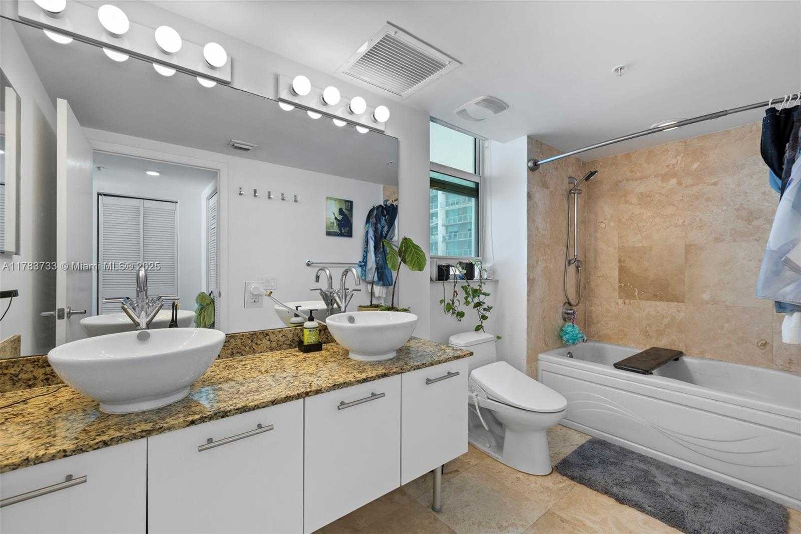 Small Image of 41 SOUTH EAST 5TH ST #1601, Miami Number 21