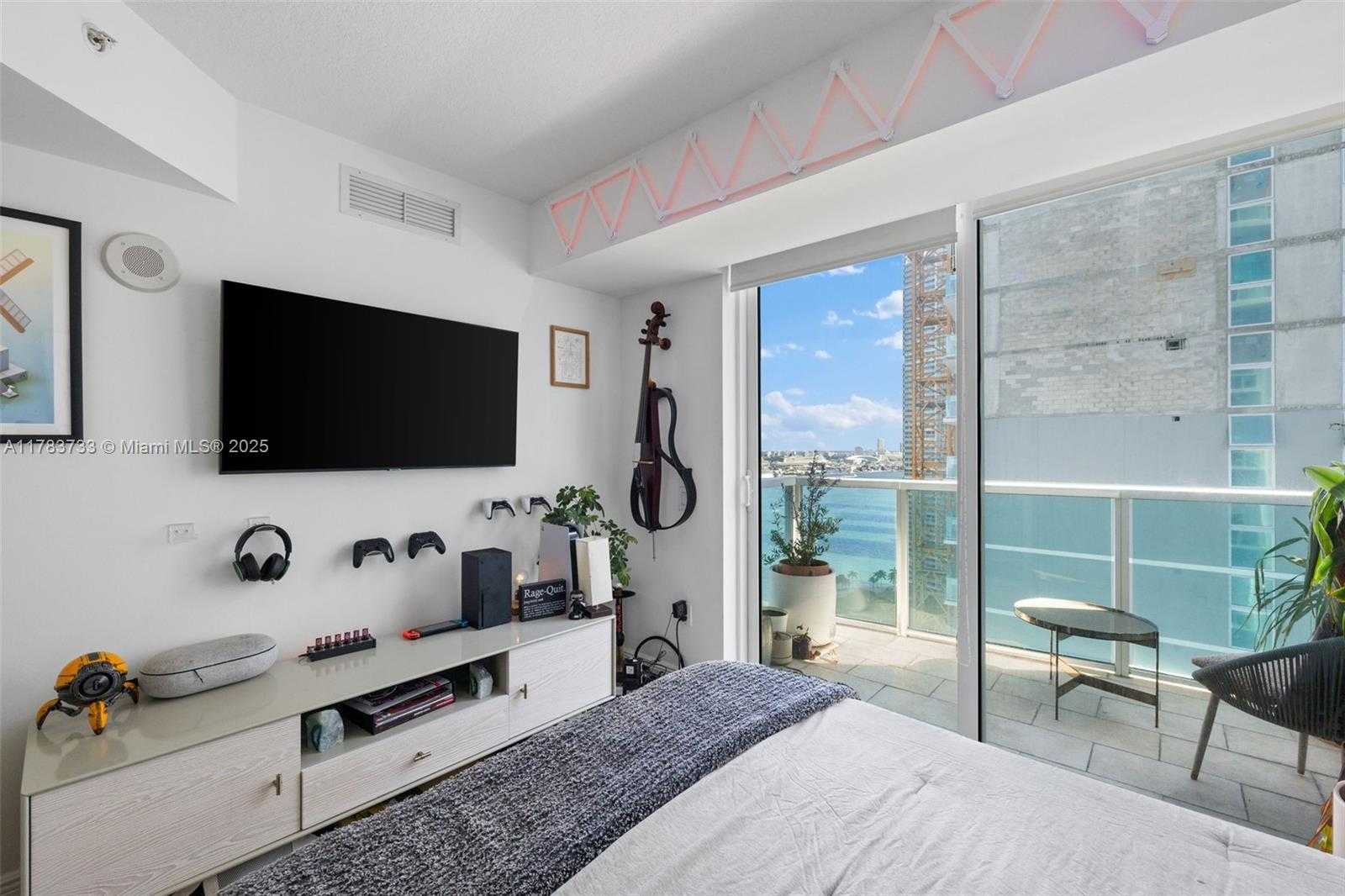Small Image of 41 SOUTH EAST 5TH ST #1601, Miami Number 4