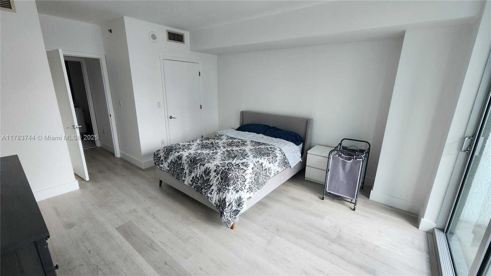 Small Image of 55 SOUTH EAST 6TH ST #2504, Miami Number 7