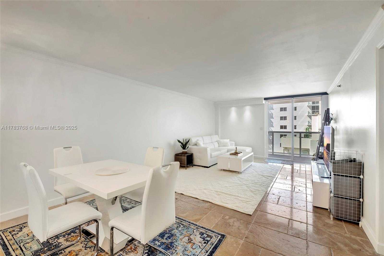 Small Image of 2401 COLLINS AVE #1411, Miami Beach Number 11
