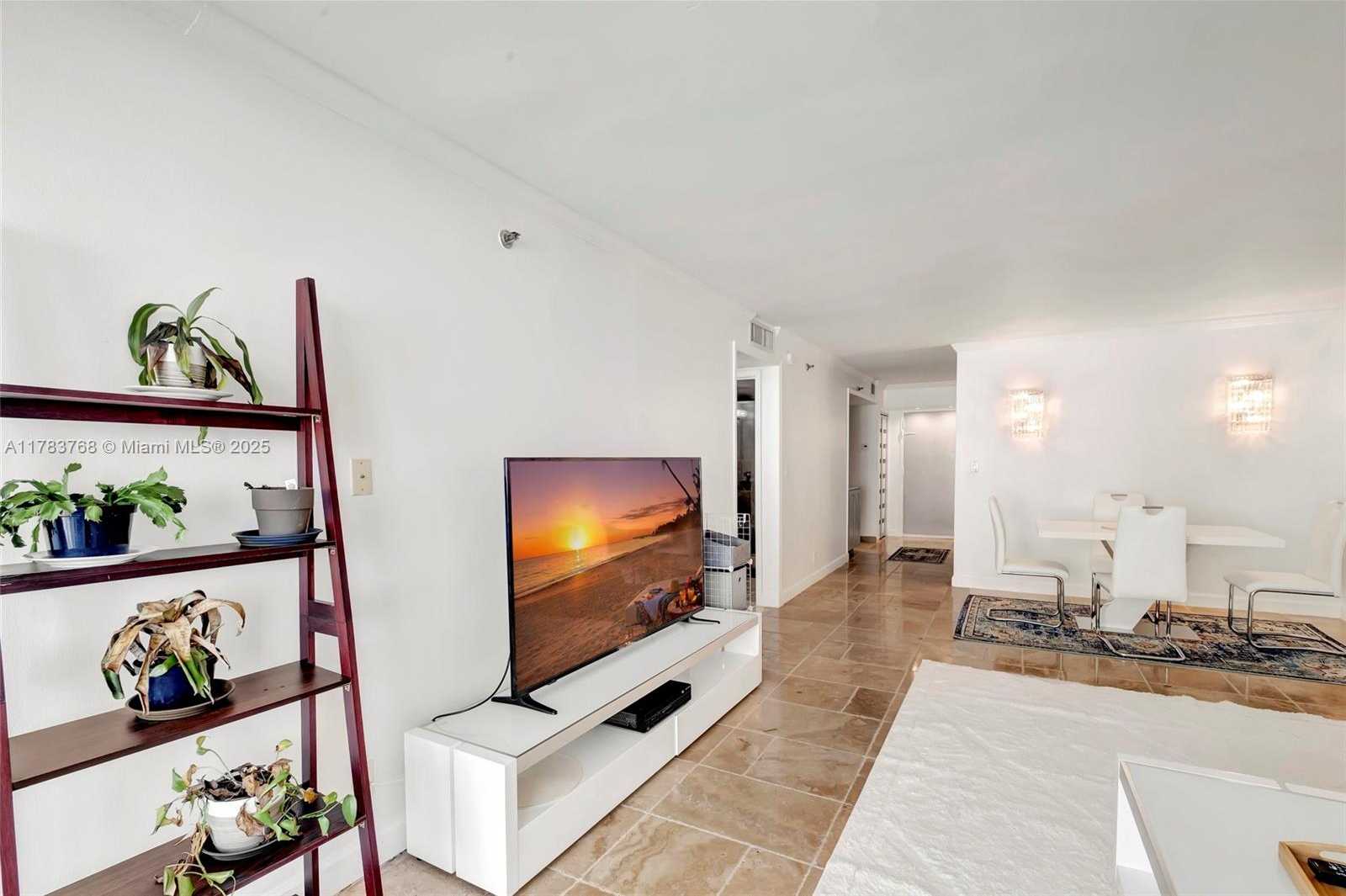Small Image of 2401 COLLINS AVE #1411, Miami Beach Number 16