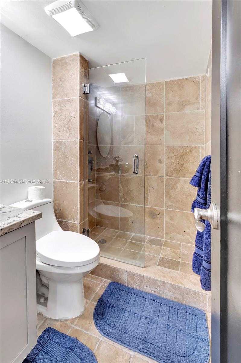 Small Image of 2401 COLLINS AVE #1411, Miami Beach Number 18