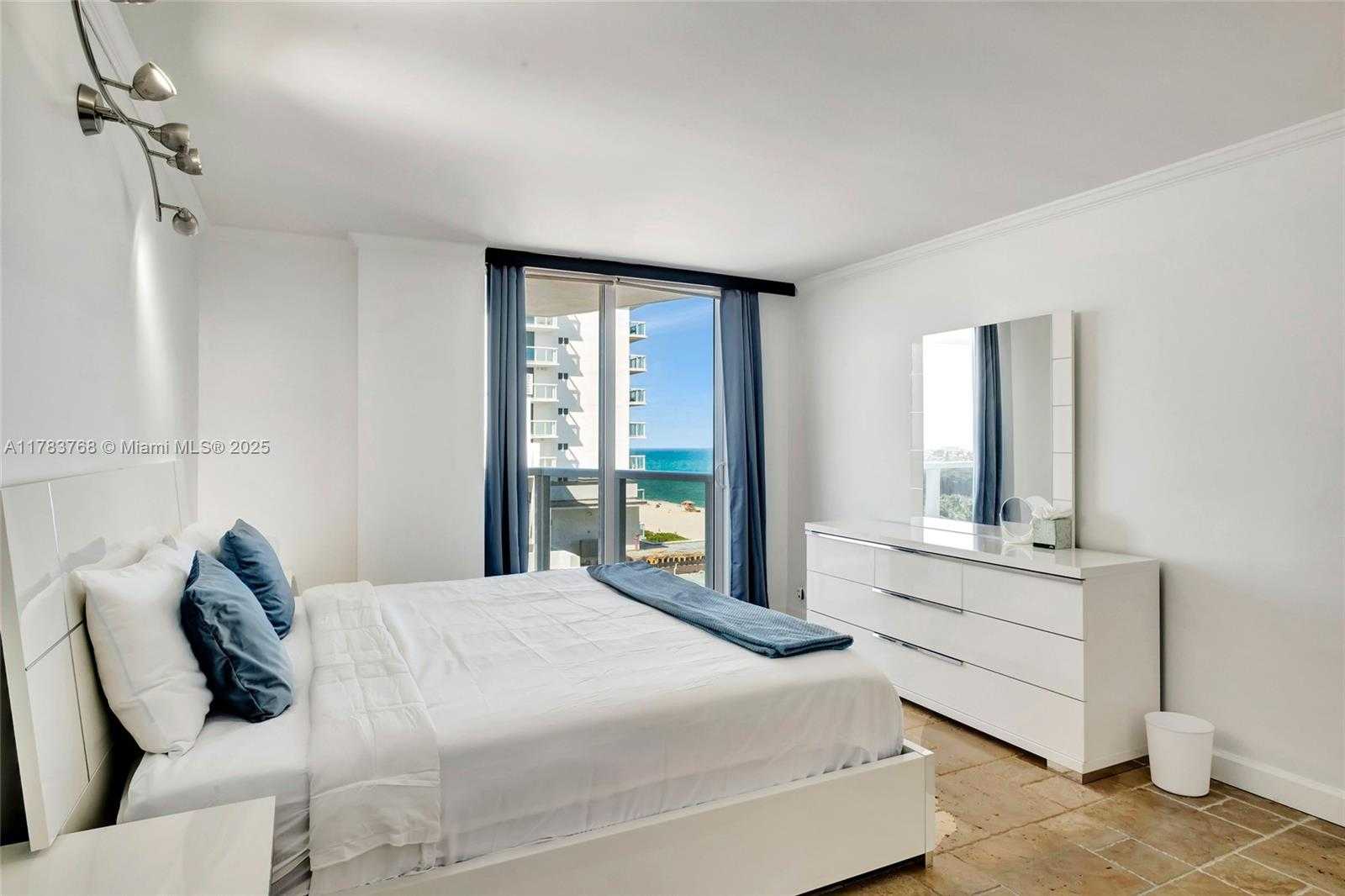 Small Image of 2401 COLLINS AVE #1411, Miami Beach Number 19