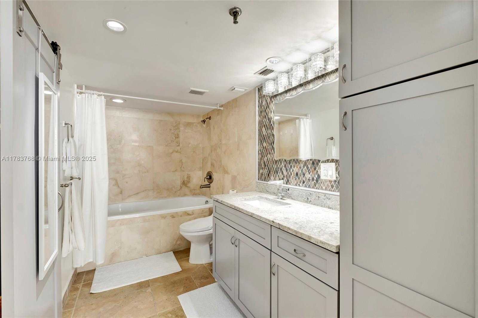 Small Image of 2401 COLLINS AVE #1411, Miami Beach Number 22