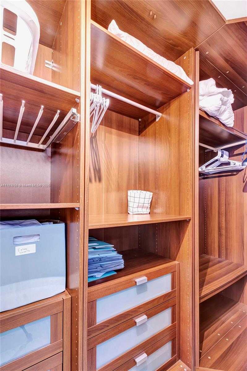 Small Image of 2401 COLLINS AVE #1411, Miami Beach Number 25