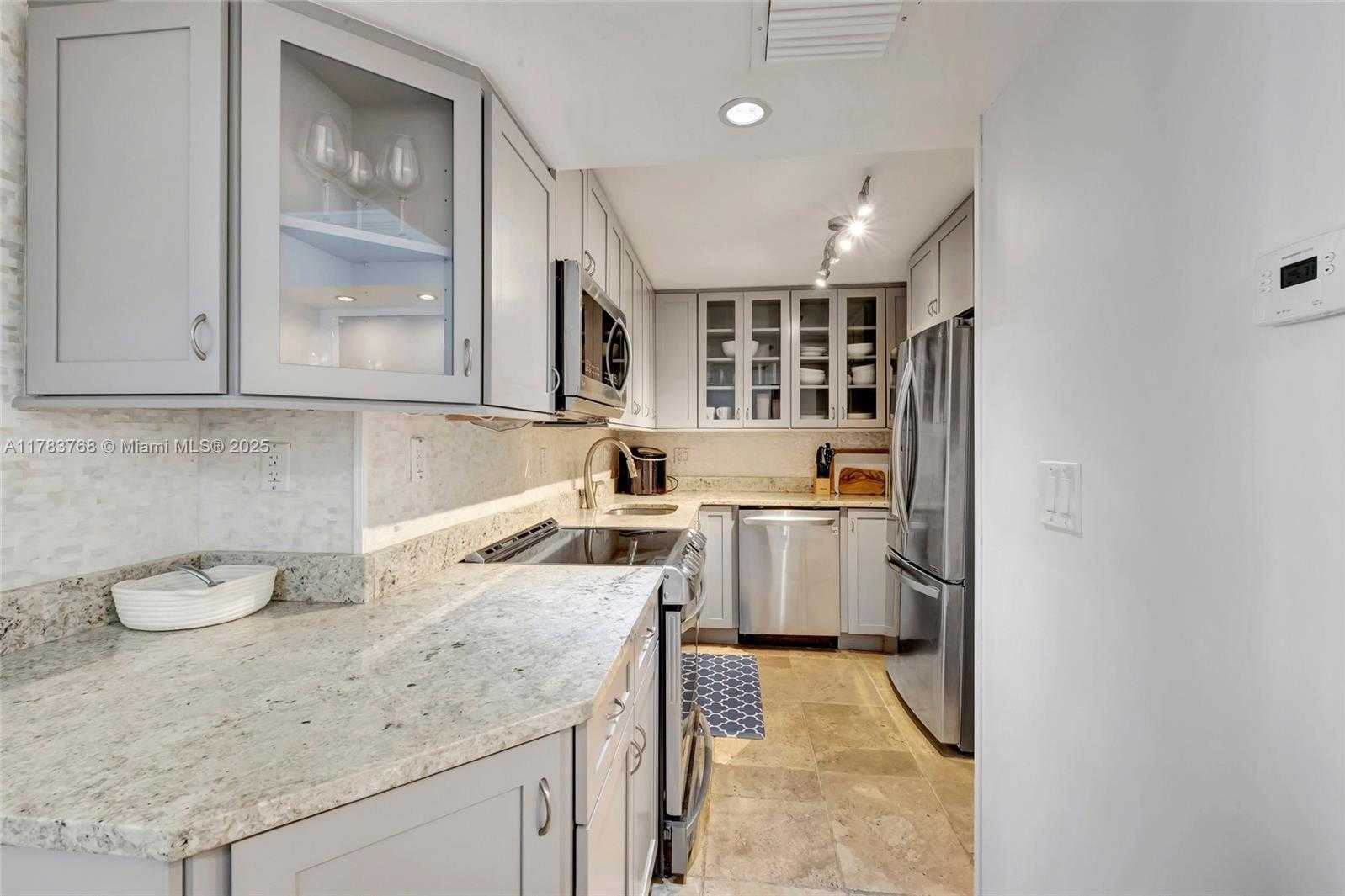 Small Image of 2401 COLLINS AVE #1411, Miami Beach Number 4