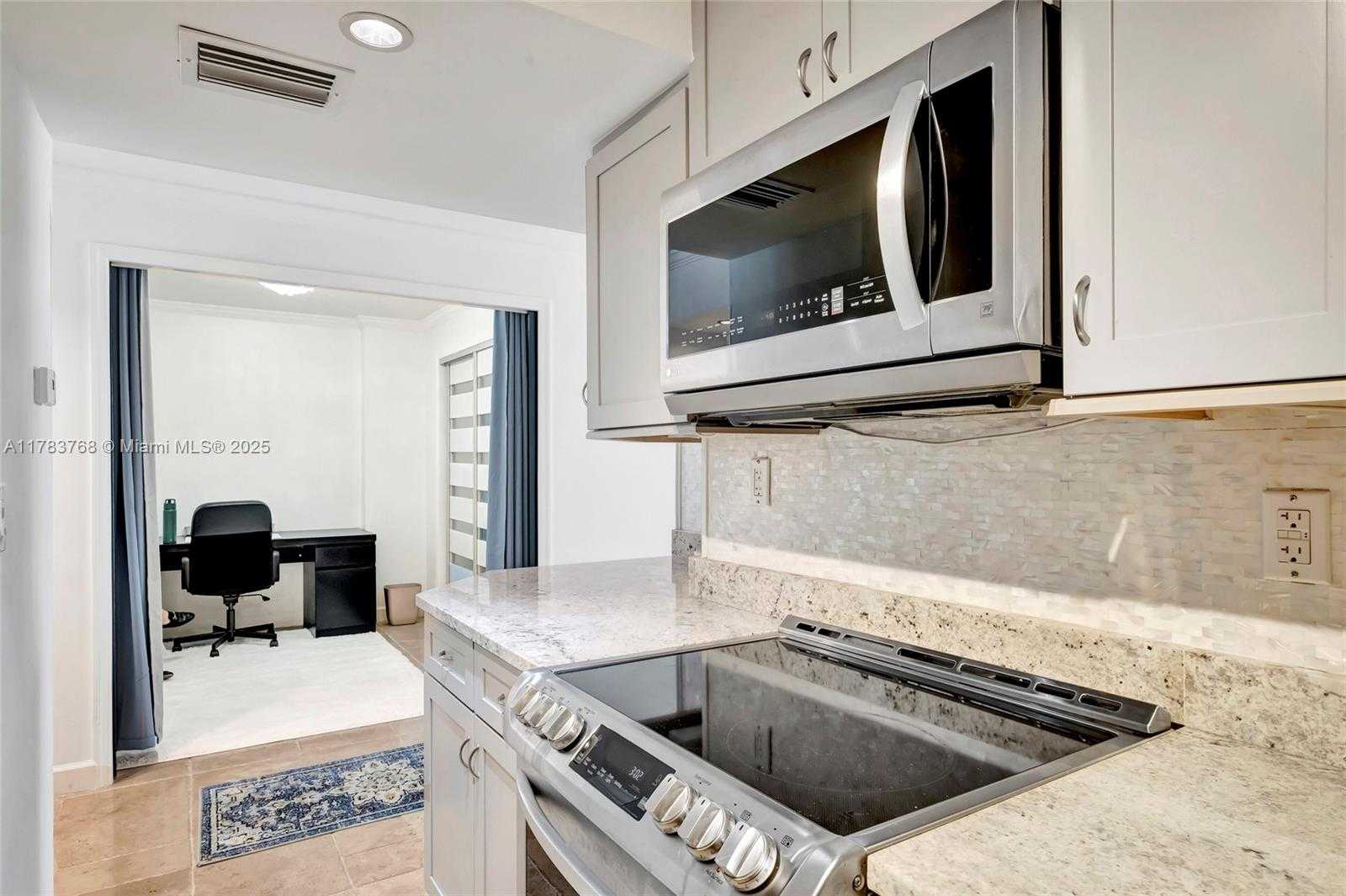 Small Image of 2401 COLLINS AVE #1411, Miami Beach Number 7