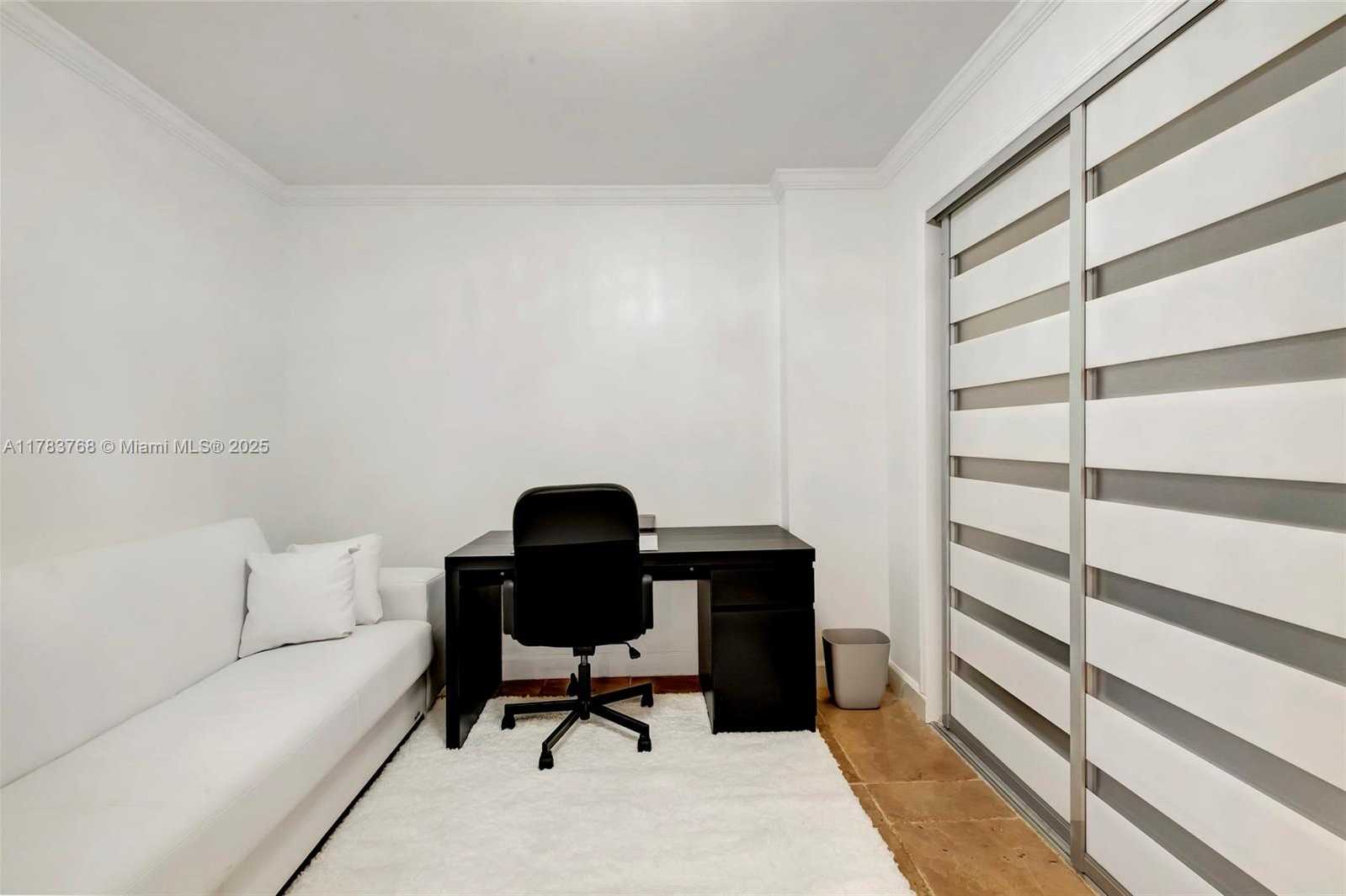 Small Image of 2401 COLLINS AVE #1411, Miami Beach Number 9