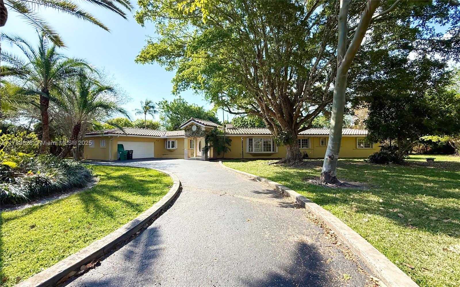 Small Image of 6282 SOUTH WEST 133RD ST #., Pinecrest Number 2