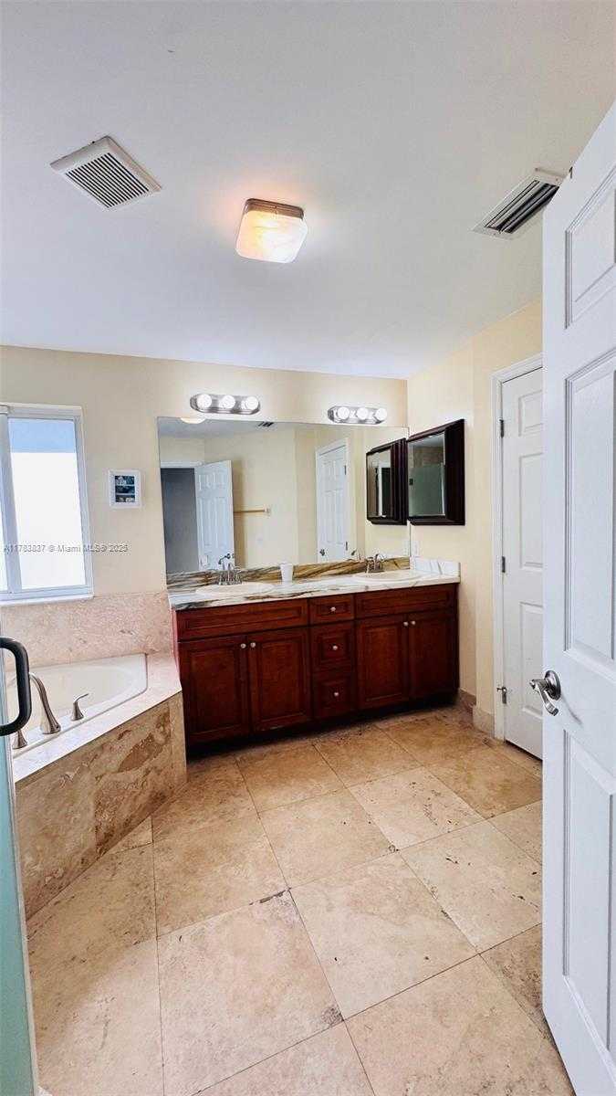 Small Image of 5776 SOUTH WEST 166TH CT, Miami Number 19