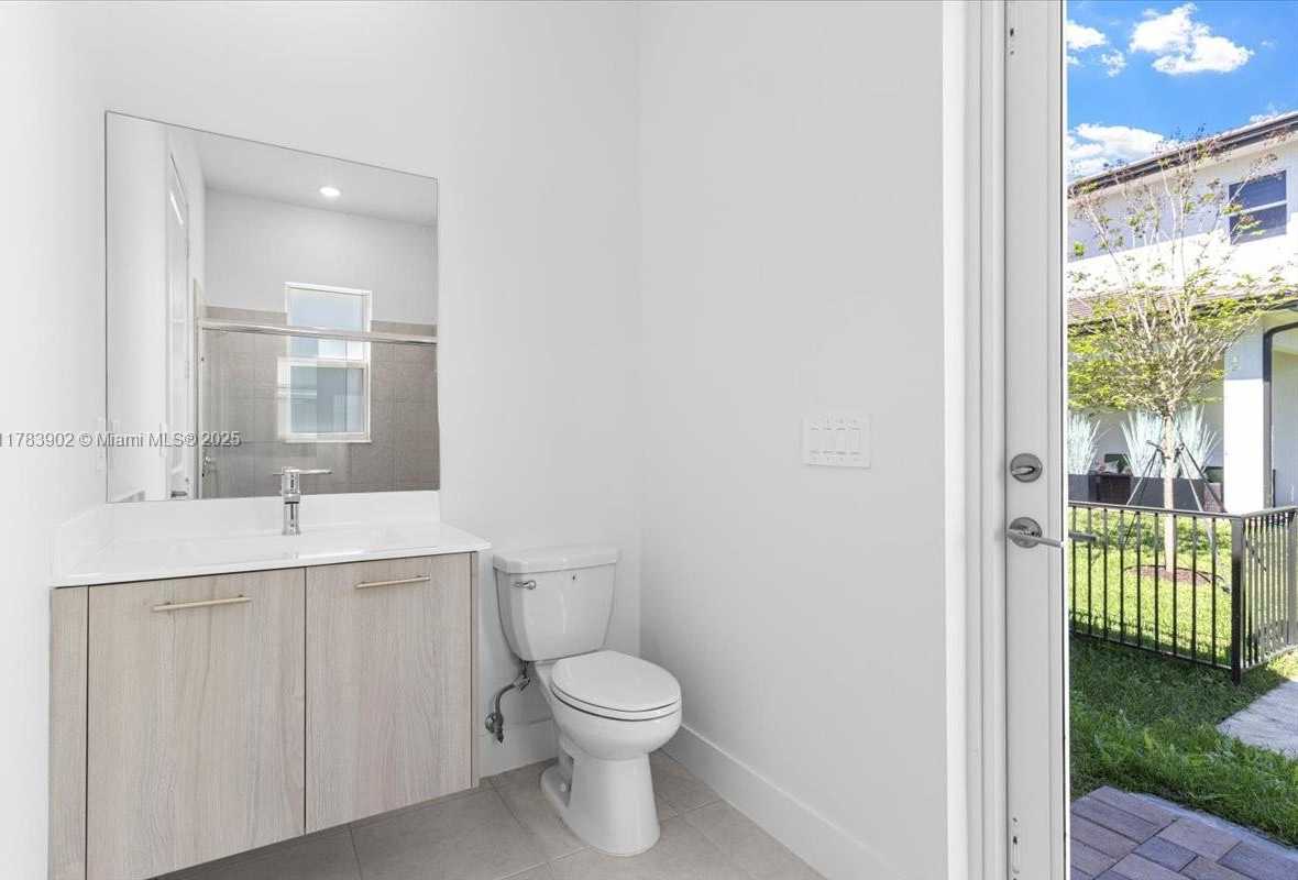 Small Image of 12237 SOUTH WEST 43RD CT, Davie Number 14
