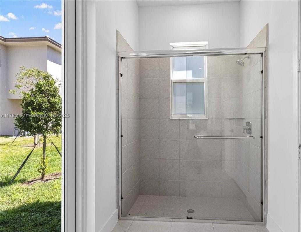 Small Image of 12237 SOUTH WEST 43RD CT, Davie Number 15