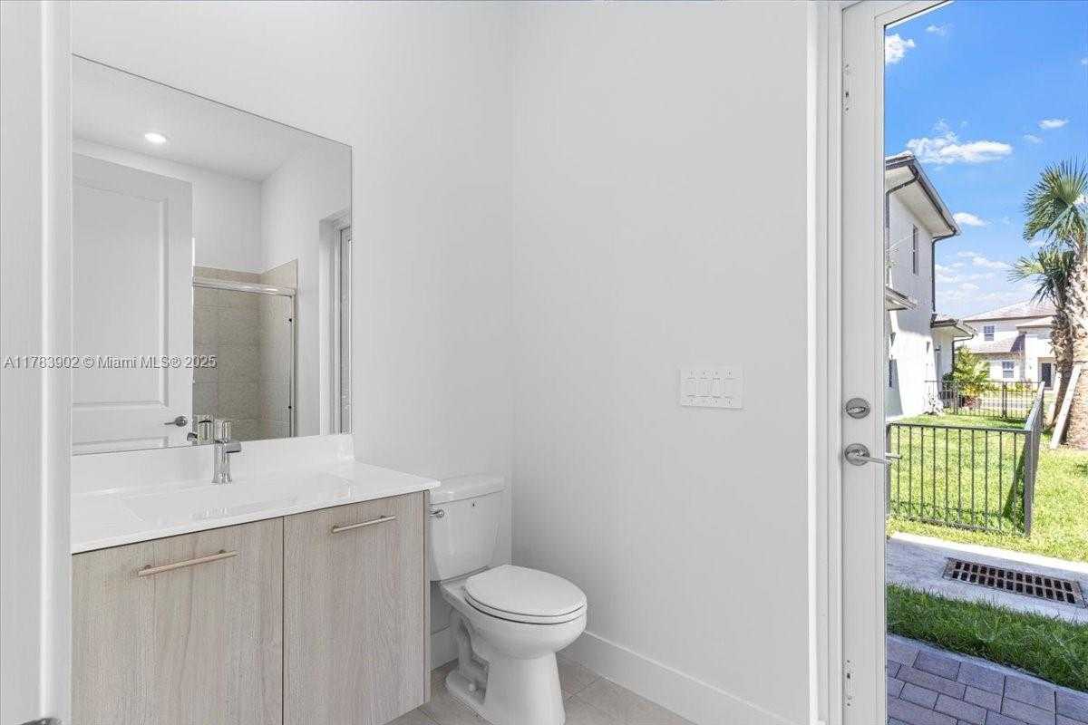 Small Image of 12237 SOUTH WEST 43RD CT, Davie Number 16