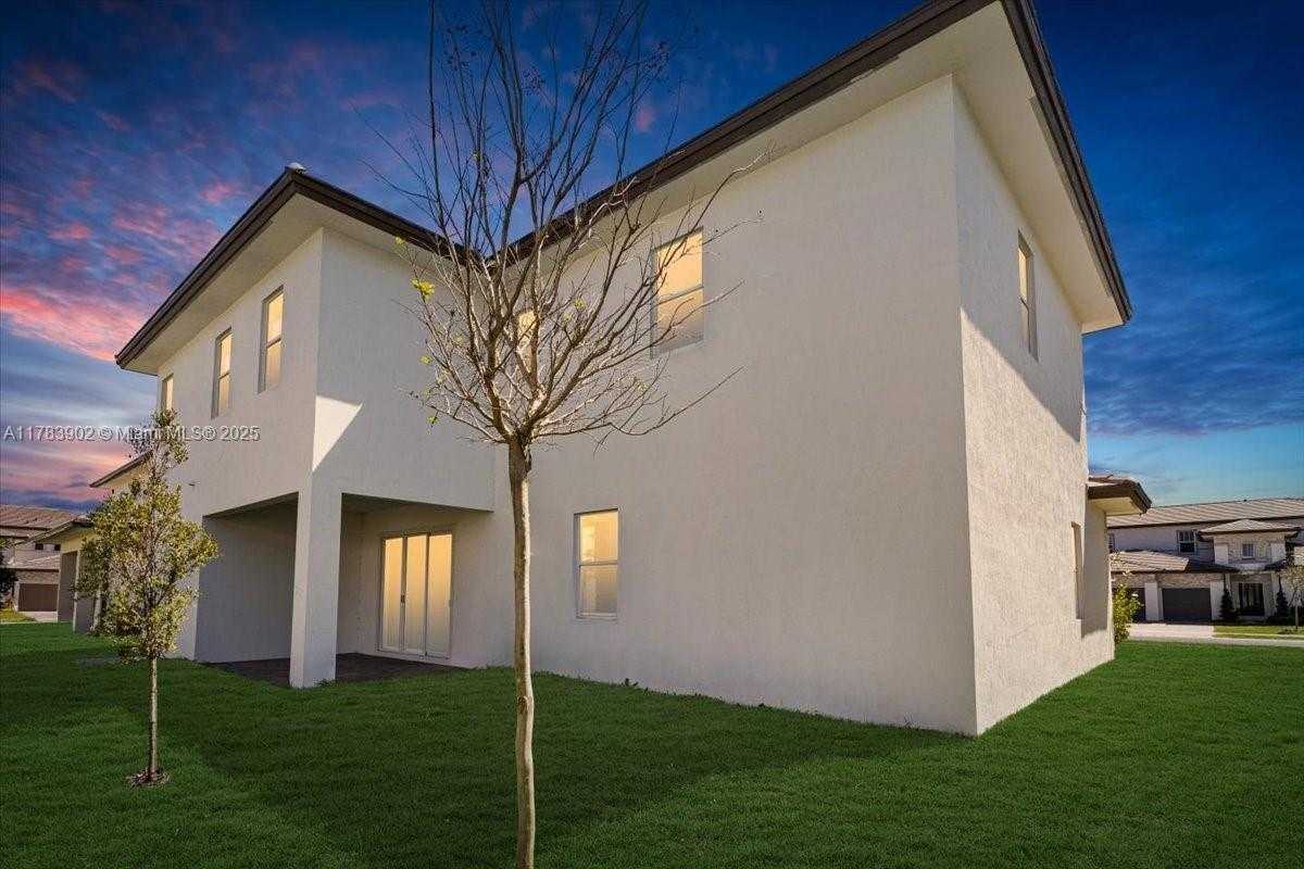 Small Image of 12237 SOUTH WEST 43RD CT, Davie Number 2
