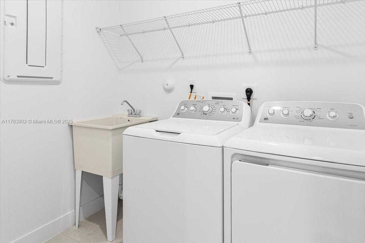 Small Image of 12237 SOUTH WEST 43RD CT, Davie Number 20