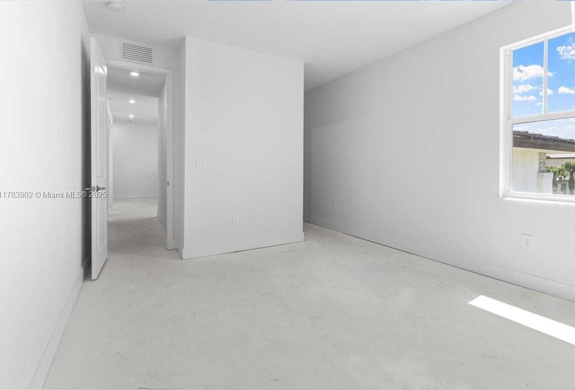 Small Image of 12237 SOUTH WEST 43RD CT, Davie Number 26