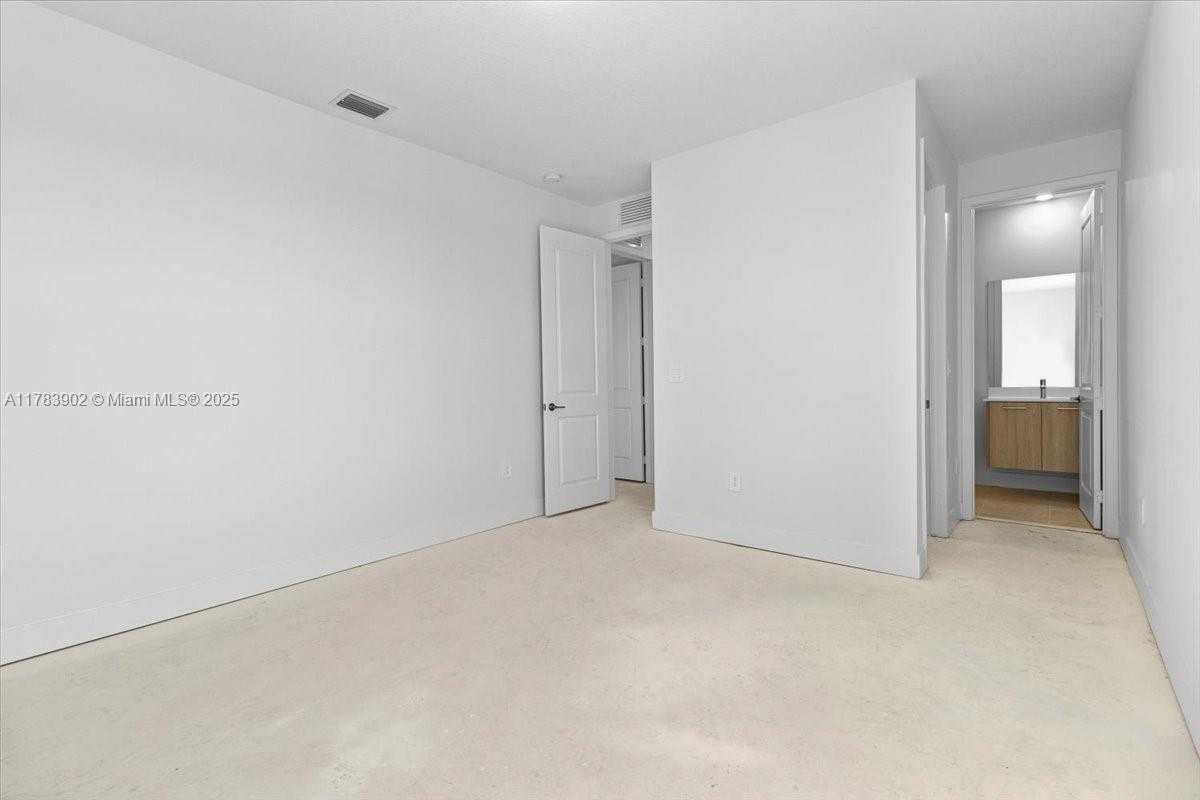Small Image of 12237 SOUTH WEST 43RD CT, Davie Number 27