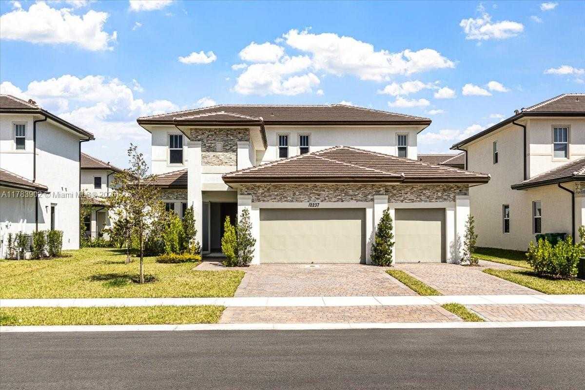 Small Image of 12237 SOUTH WEST 43RD CT, Davie Number 3