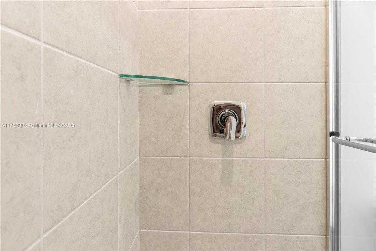 Small Image of 12237 SOUTH WEST 43RD CT, Davie Number 31