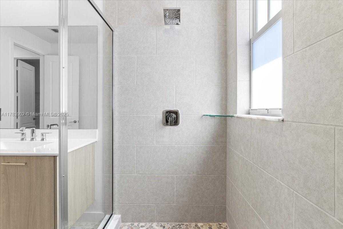 Small Image of 12237 SOUTH WEST 43RD CT, Davie Number 39