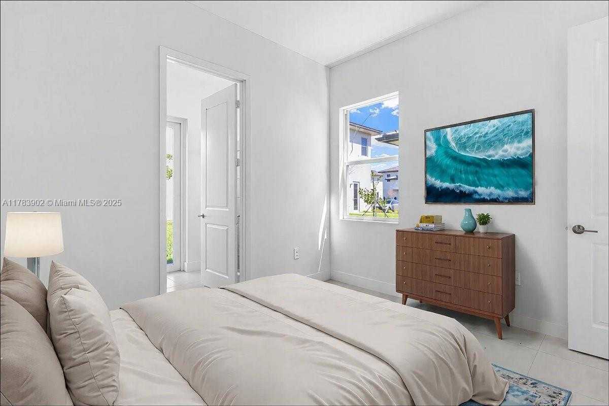 Small Image of 12237 SOUTH WEST 43RD CT, Davie Number 47