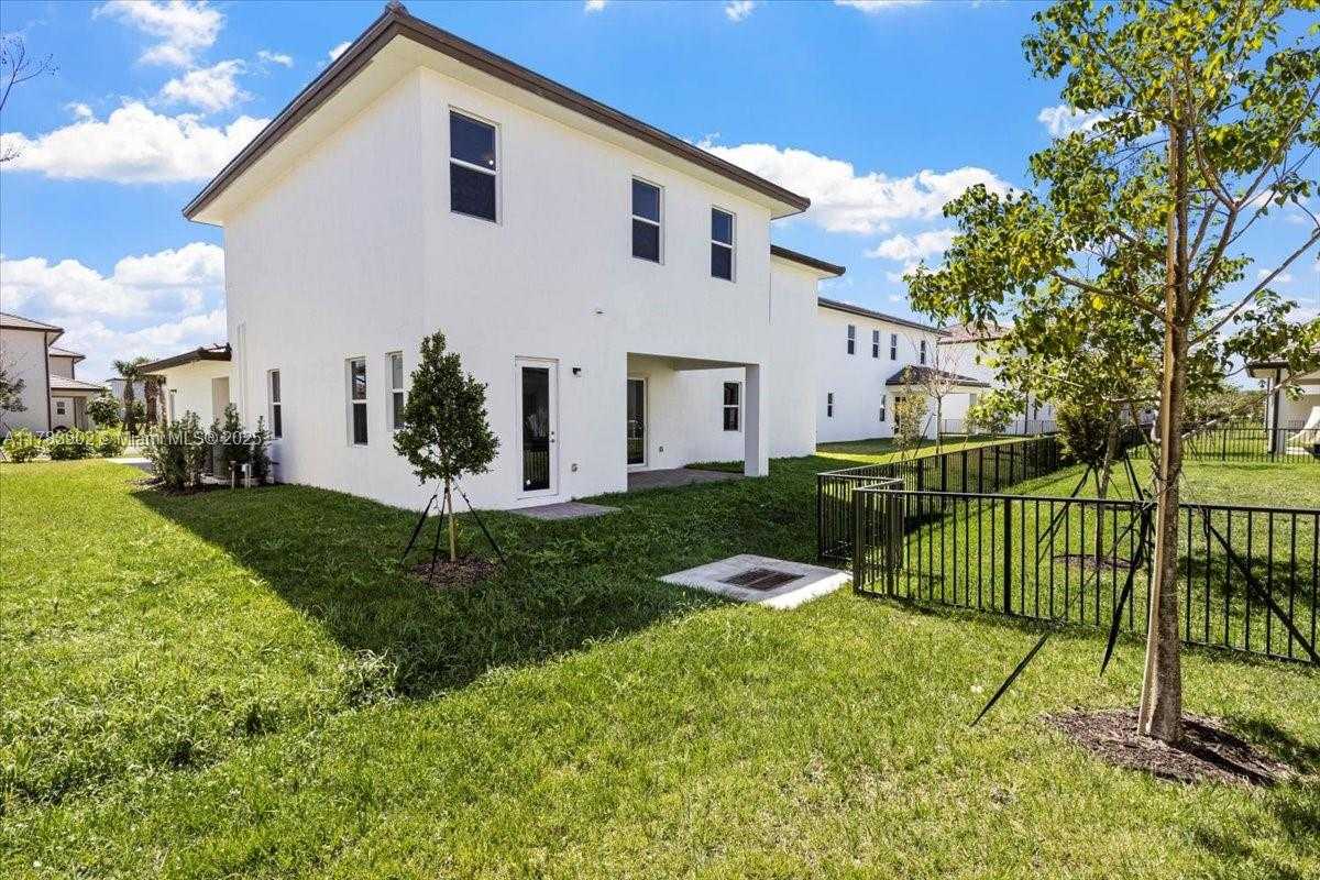 Small Image of 12237 SOUTH WEST 43RD CT, Davie Number 7