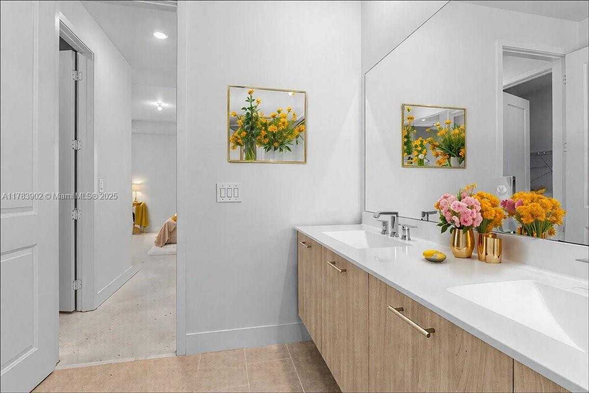 Small Image of 12237 SOUTH WEST 43RD CT, Davie Number 72