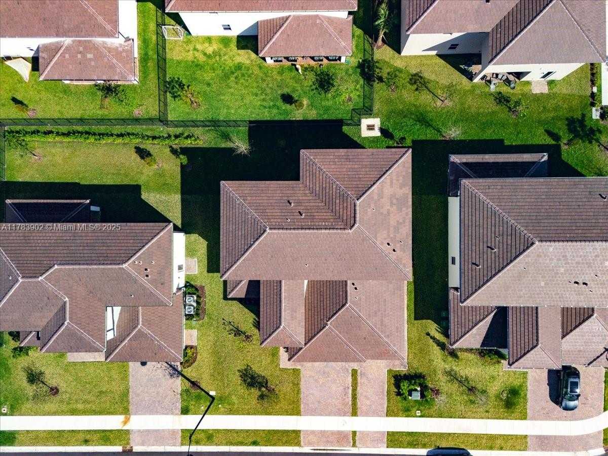 Small Image of 12237 SOUTH WEST 43RD CT, Davie Number 86