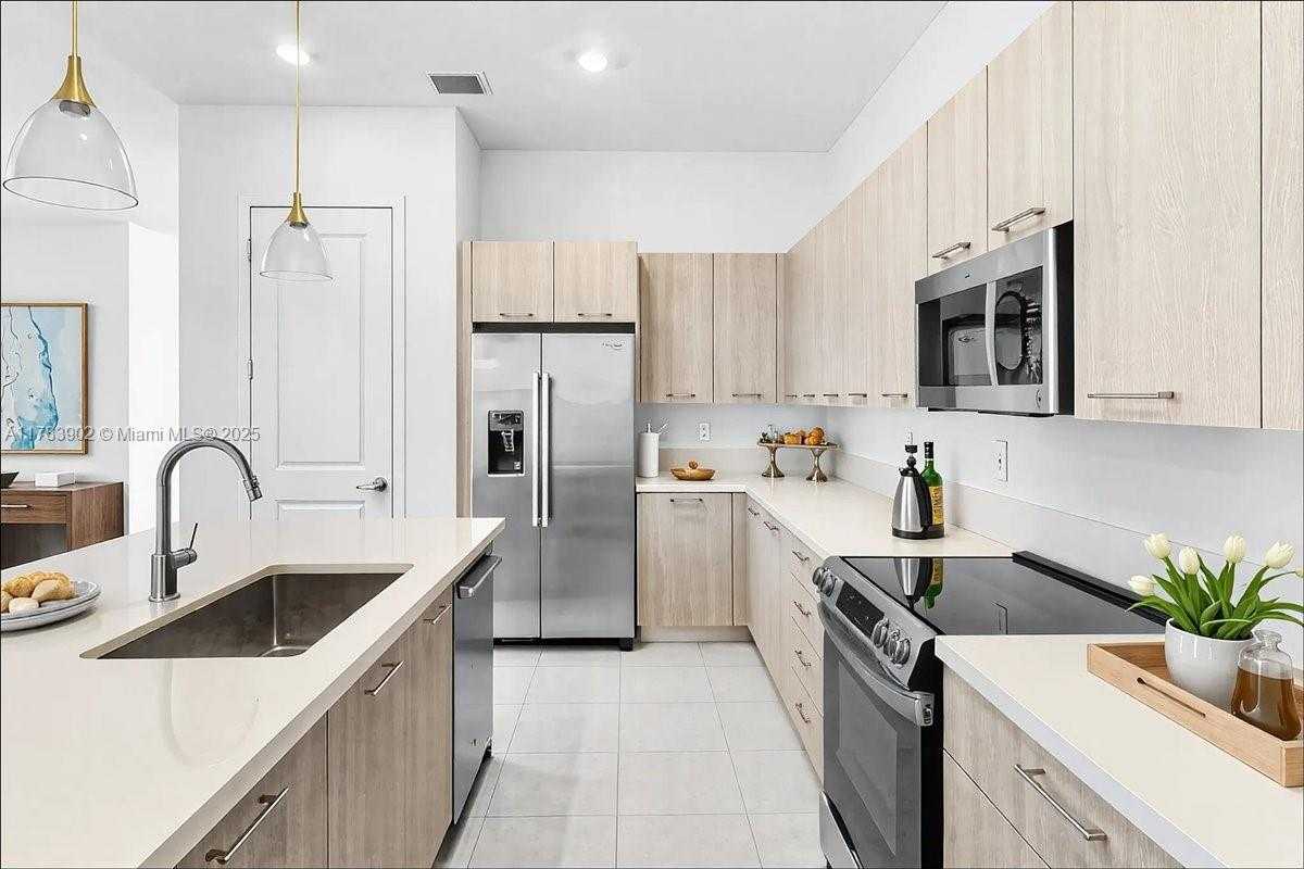 Small Image of 12237 SOUTH WEST 43RD CT, Davie Number 9