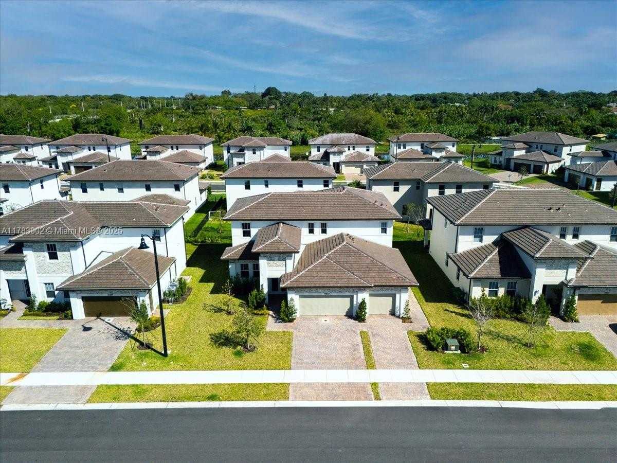 Small Image of 12237 SOUTH WEST 43RD CT, Davie Number 90