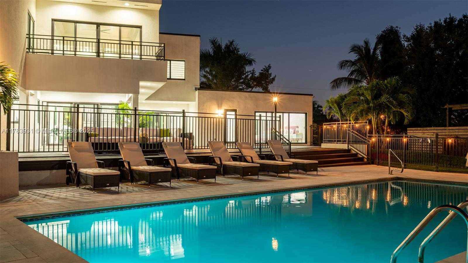 Small Image of 11861 NORTH WEST 4TH ST, Plantation Number 22