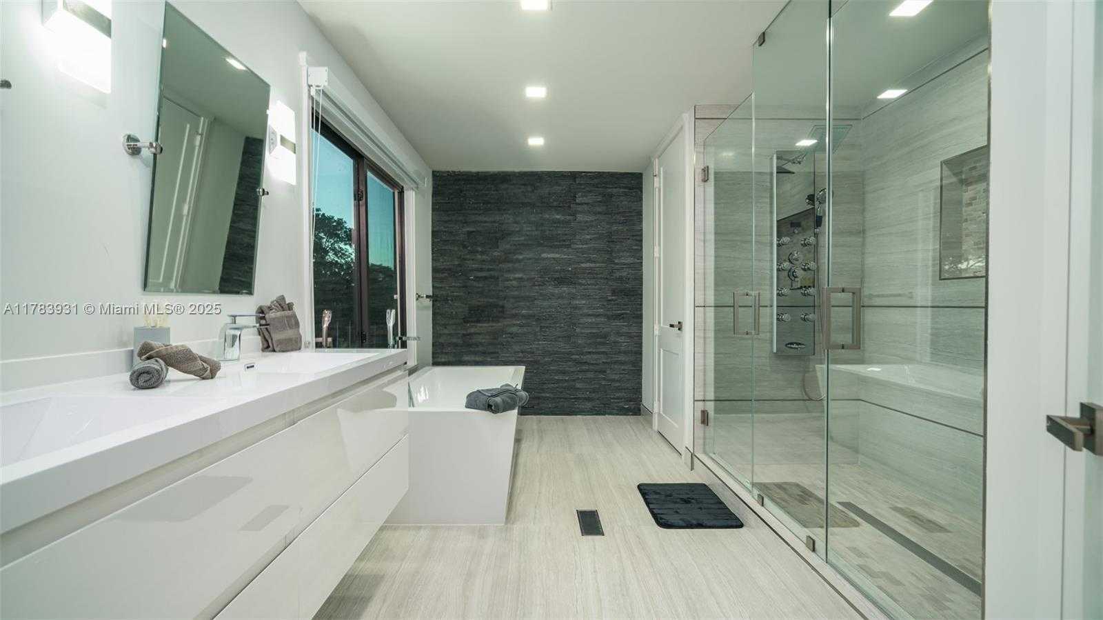 Small Image of 11861 NORTH WEST 4TH ST, Plantation Number 35