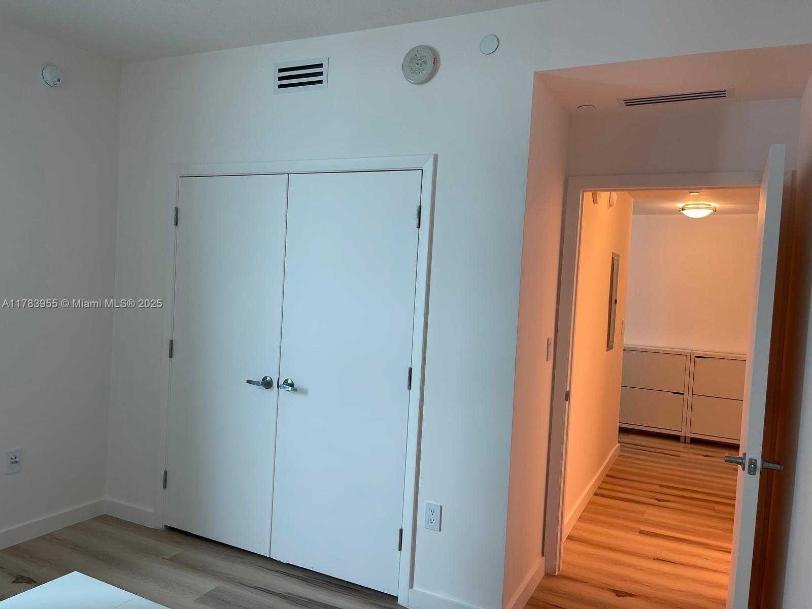 Small Image of 1900 N BAYSHORE DR #2403, Miami Number 12