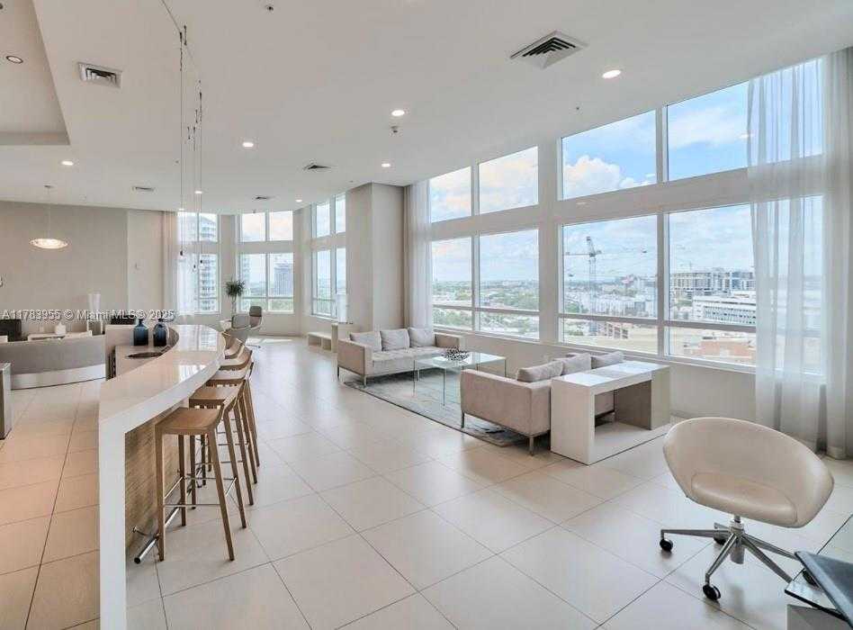 Small Image of 1900 N BAYSHORE DR #2403, Miami Number 17