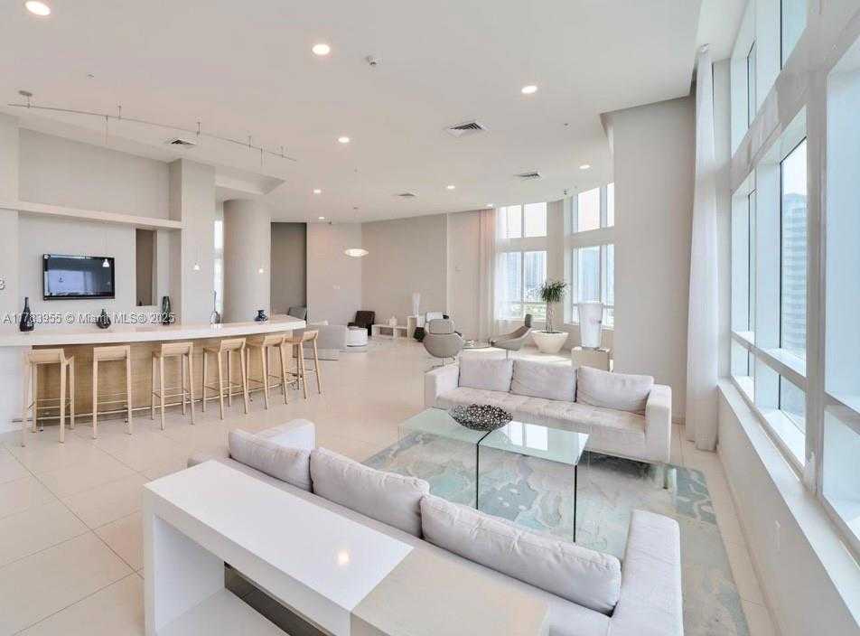 Small Image of 1900 N BAYSHORE DR #2403, Miami Number 19