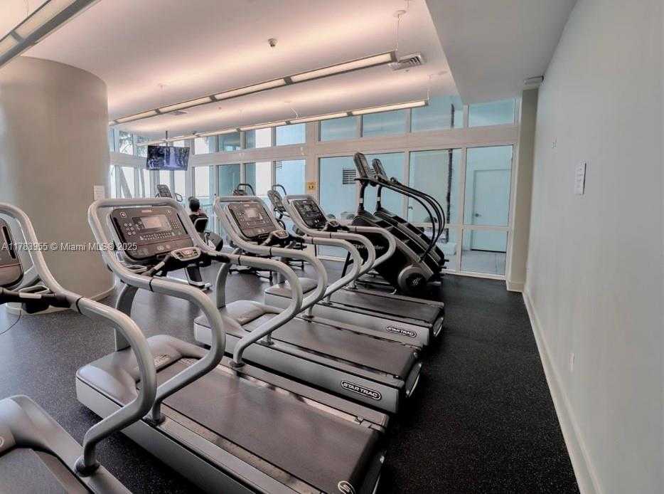 Small Image of 1900 N BAYSHORE DR #2403, Miami Number 22