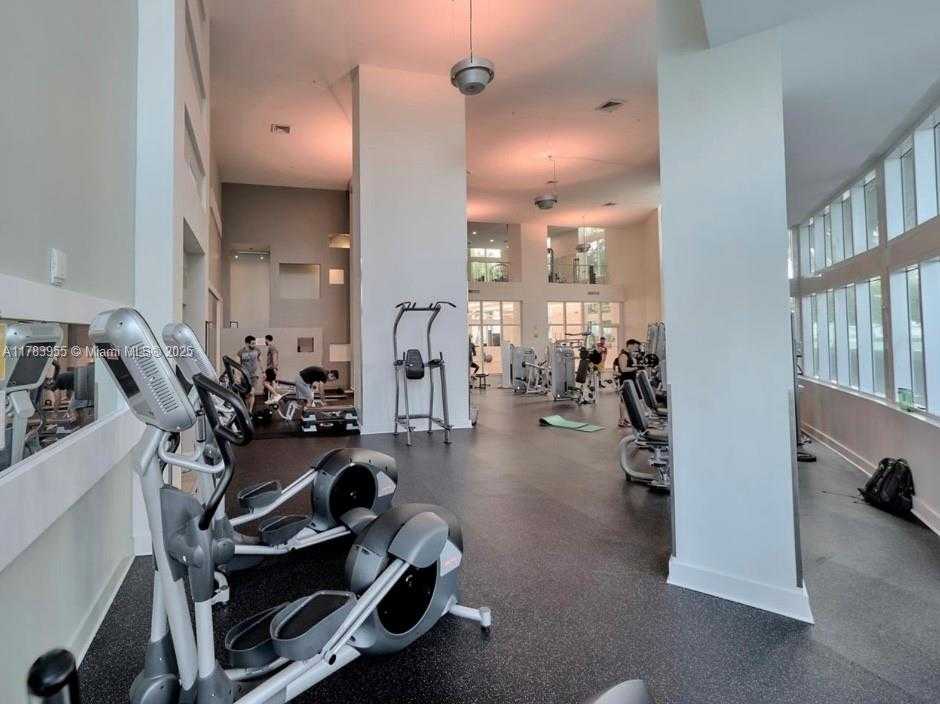 Small Image of 1900 N BAYSHORE DR #2403, Miami Number 23