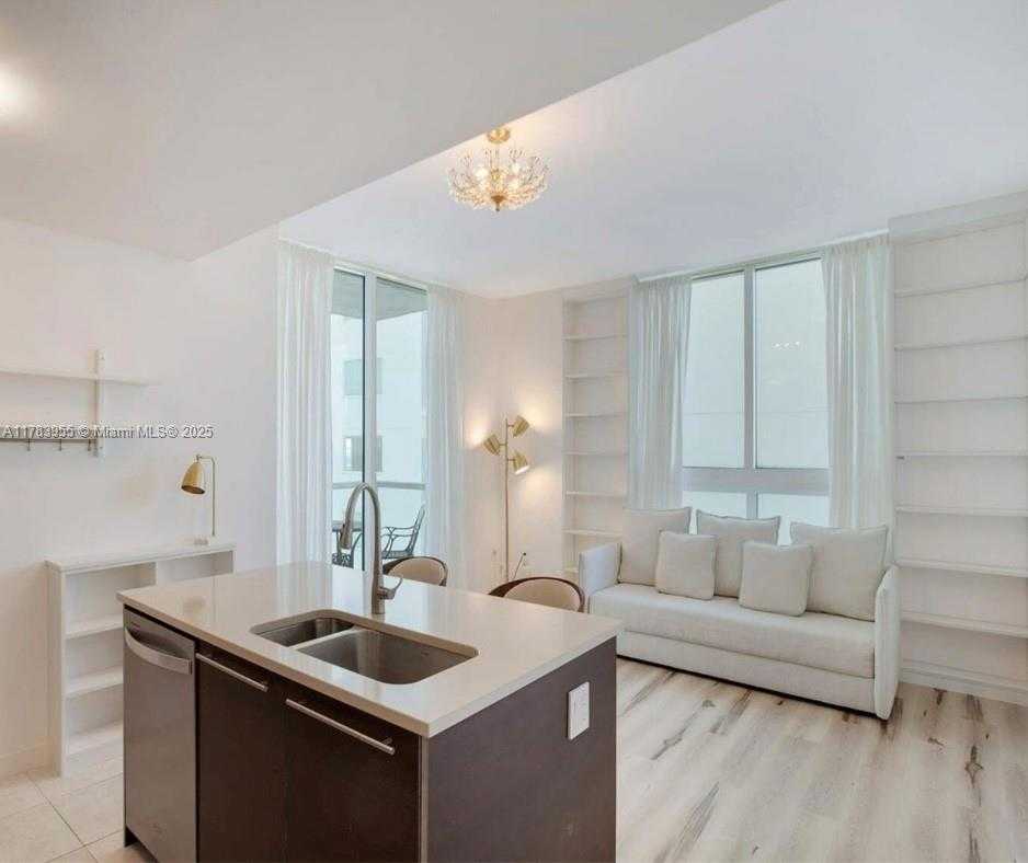 Small Image of 1900 N BAYSHORE DR #2403, Miami Number 3