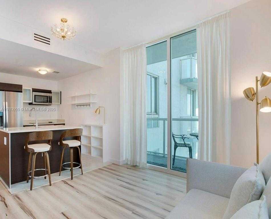 Small Image of 1900 N BAYSHORE DR #2403, Miami Number 4