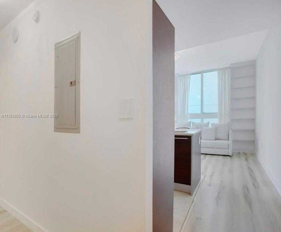 Small Image of 1900 N BAYSHORE DR #2403, Miami Number 9