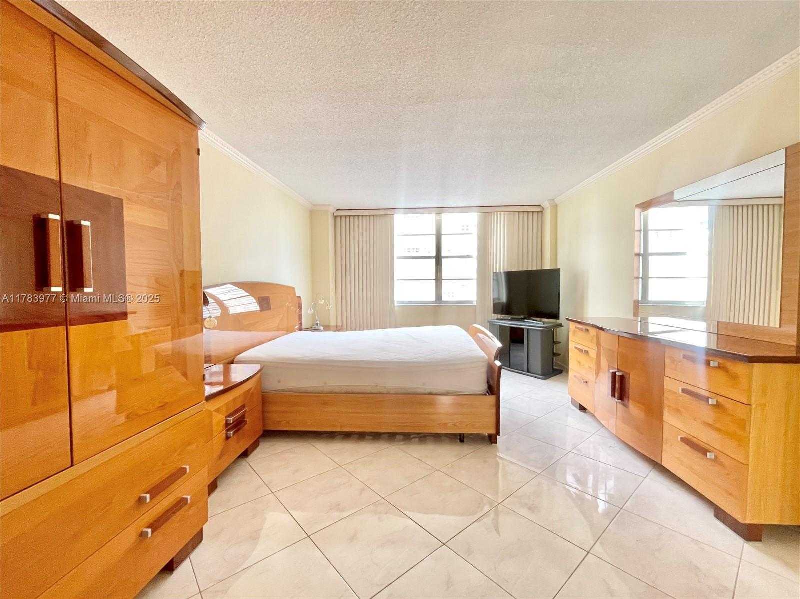 Small Image of 250 174TH ST #807, Sunny Isles Beach Number 4