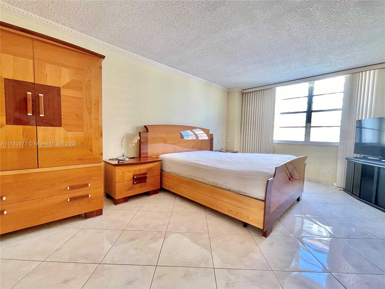 Small Image of 250 174TH ST #807, Sunny Isles Beach Number 5