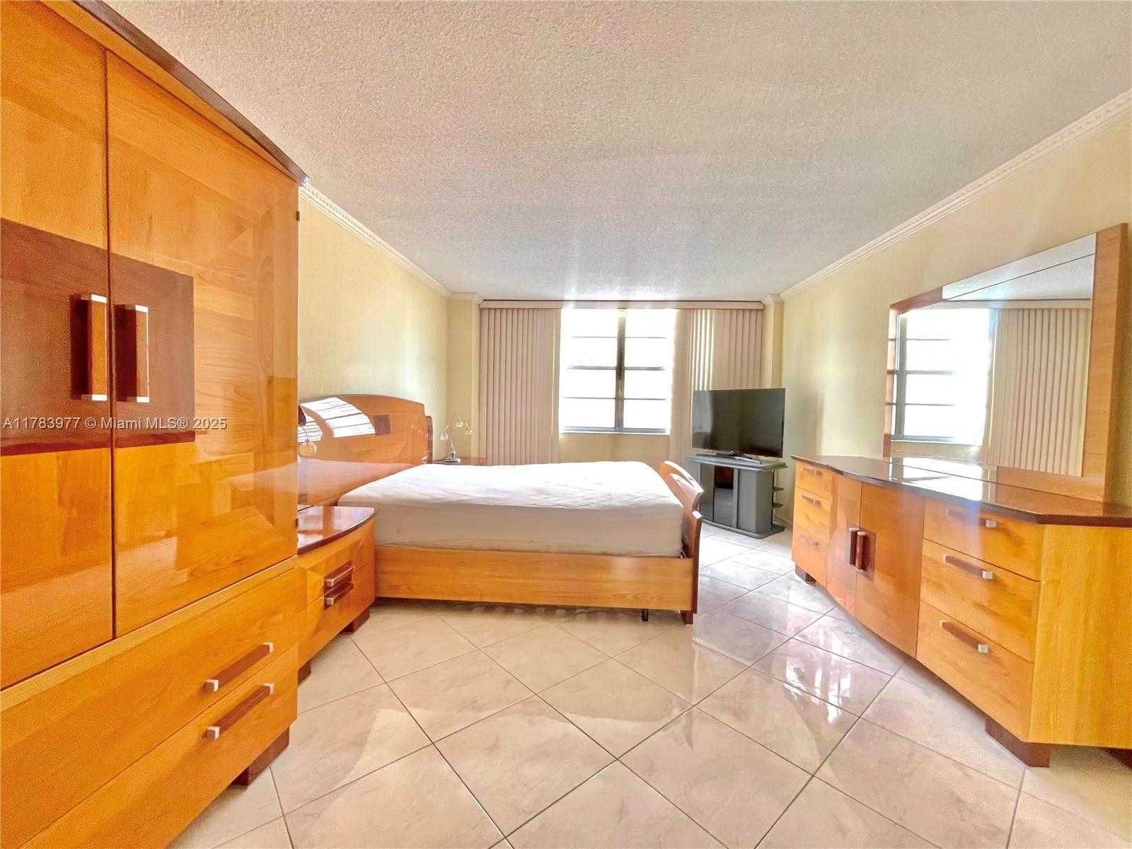 Small Image of 250 174TH ST #807, Sunny Isles Beach Number 6
