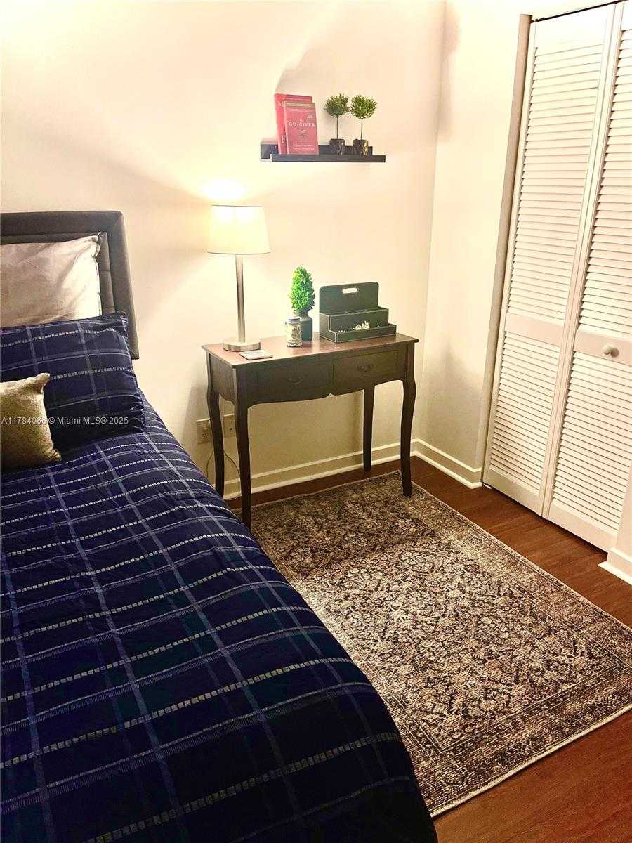 Small Image of 325 SOUTH BISCAYNE BLVD #1218, Miami Number 15