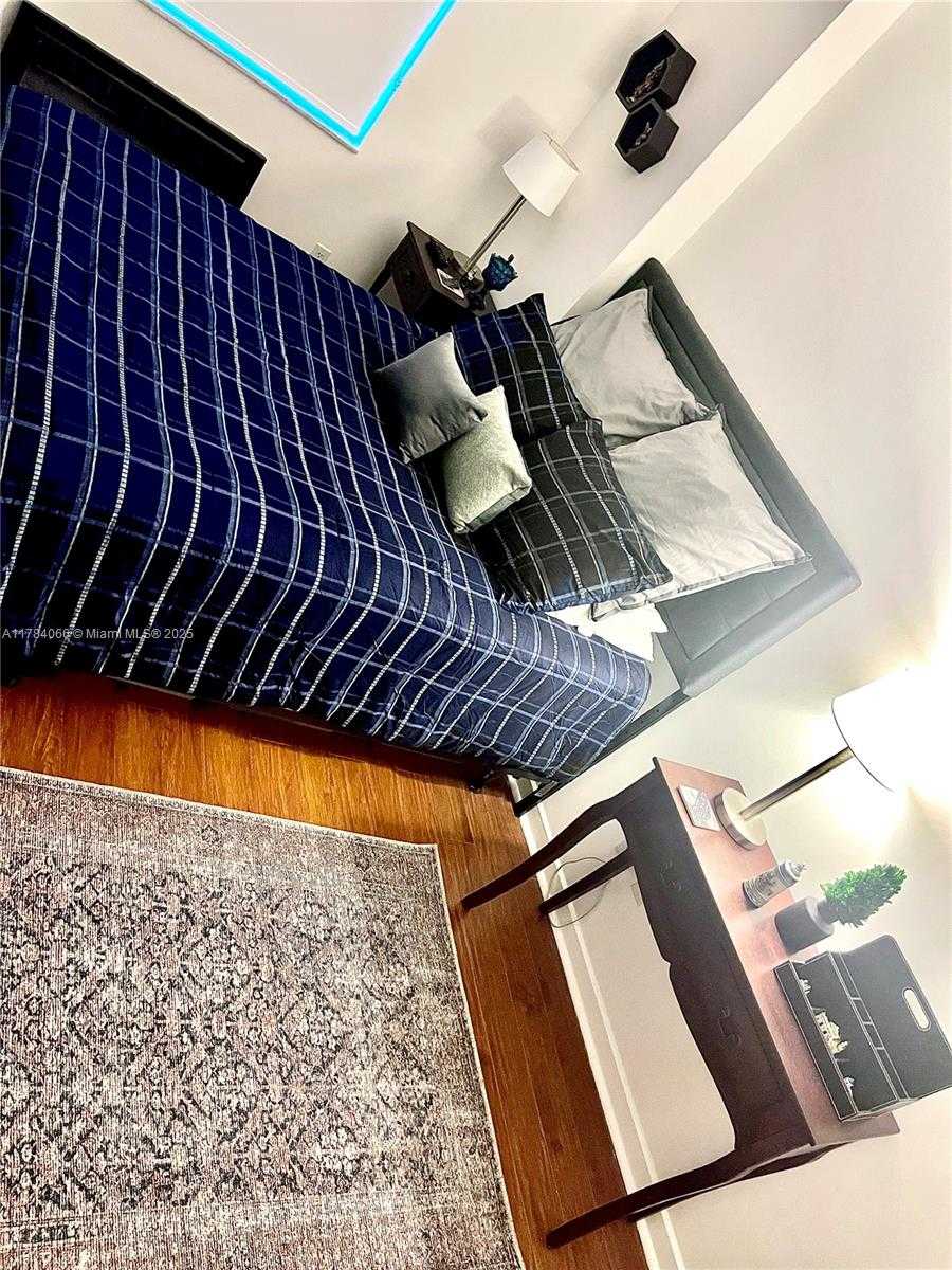 Small Image of 325 SOUTH BISCAYNE BLVD #1218, Miami Number 16