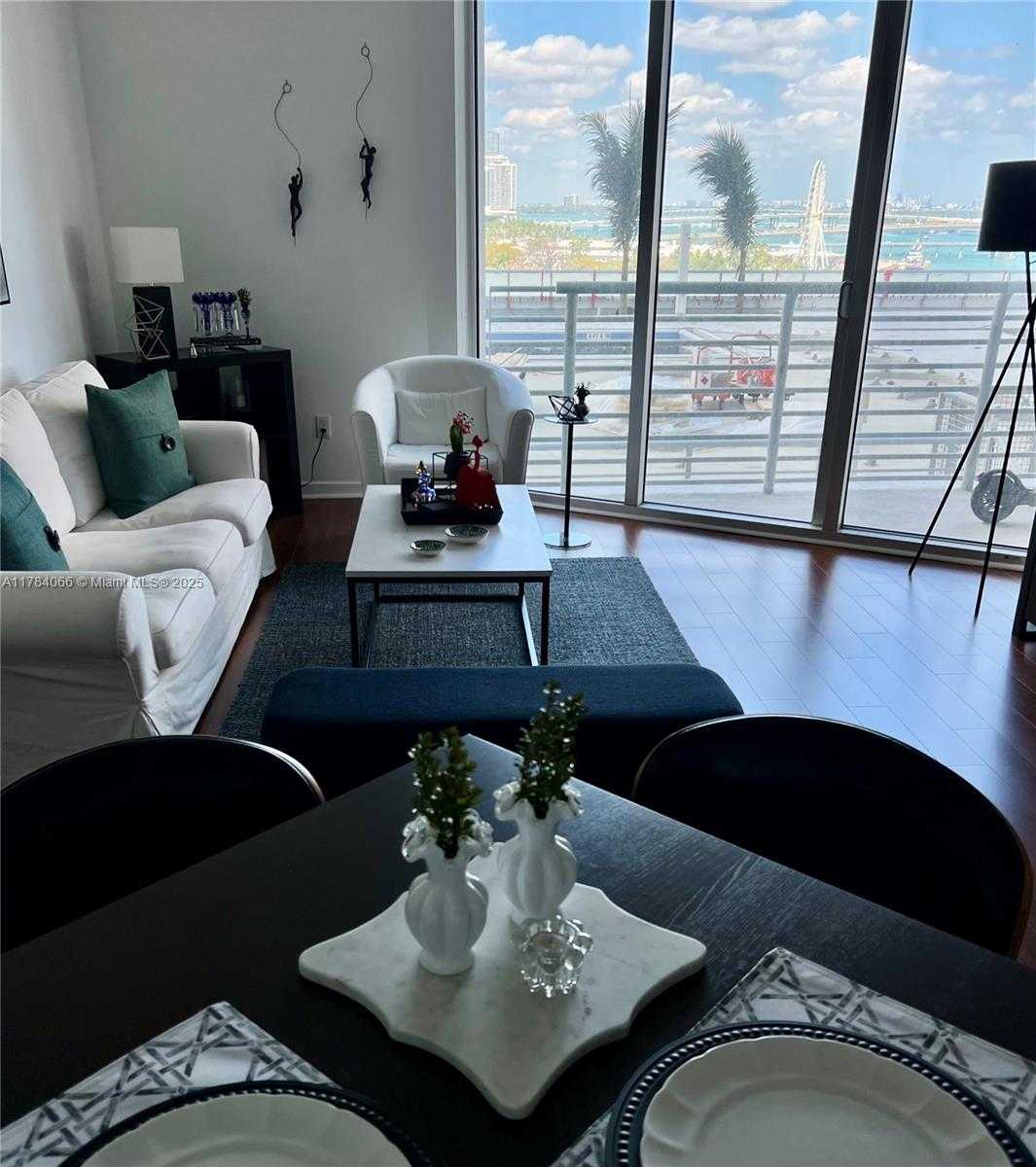 Small Image of 325 SOUTH BISCAYNE BLVD #1218, Miami Number 2