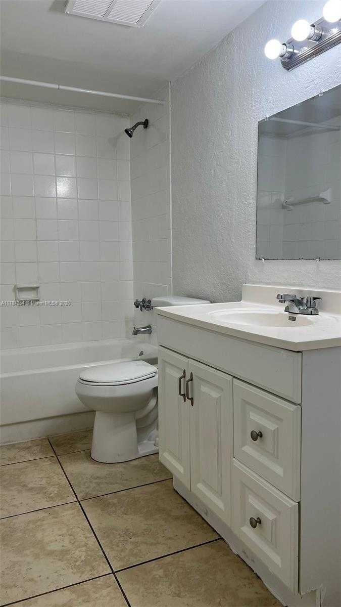 Small Image of 15221 NORTH EAST 6TH AVE #A101, Miami Number 16