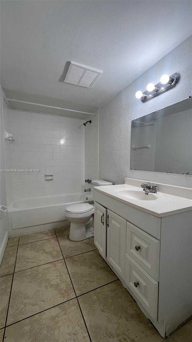 Small Image of 15221 NORTH EAST 6TH AVE #A101, Miami Number 4