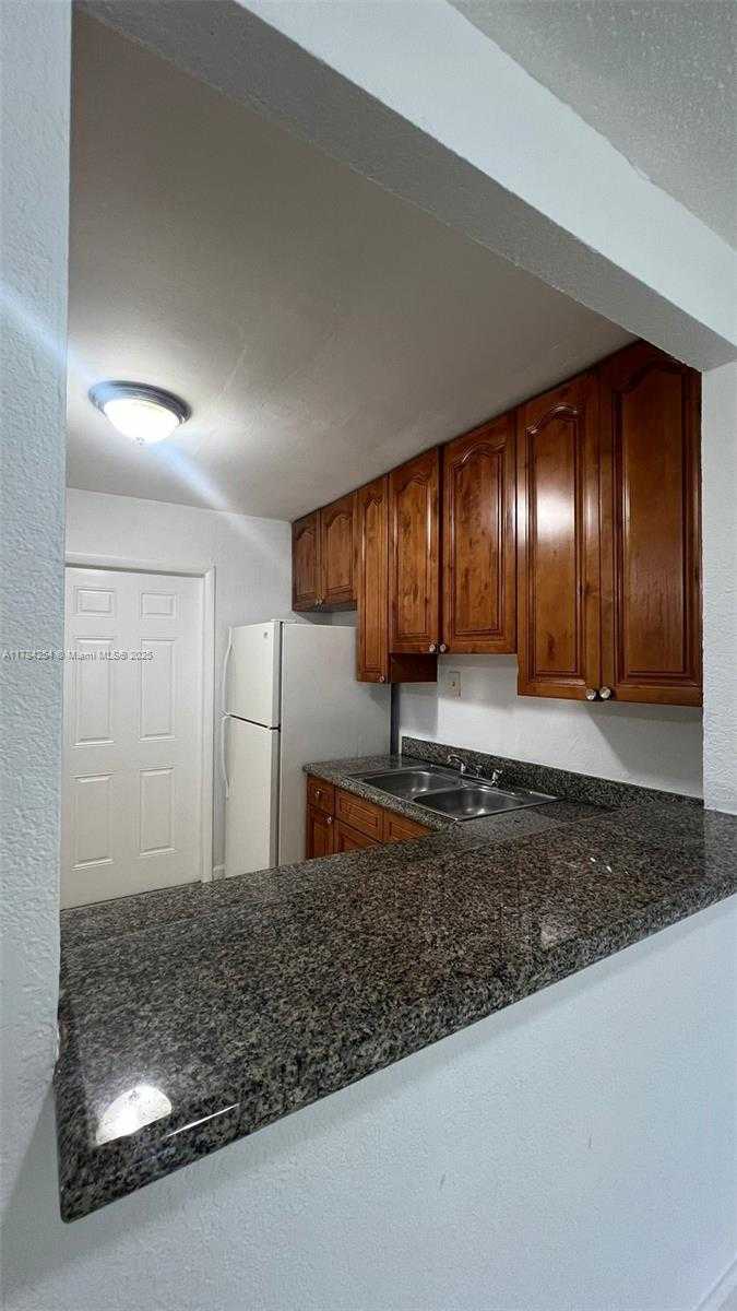 Small Image of 15221 NORTH EAST 6TH AVE #A101, Miami Number 5