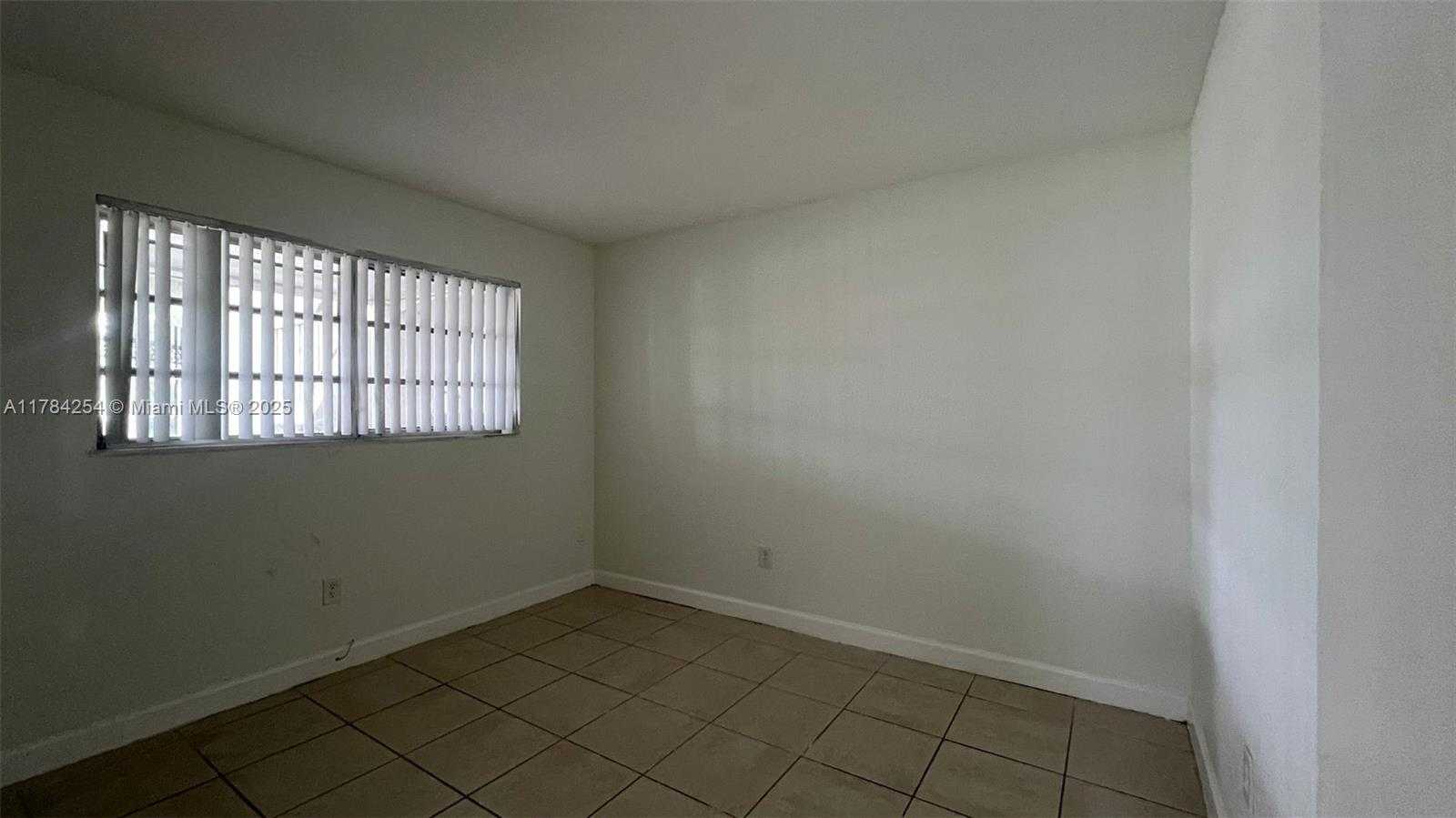 Small Image of 15221 NORTH EAST 6TH AVE #A101, Miami Number 6